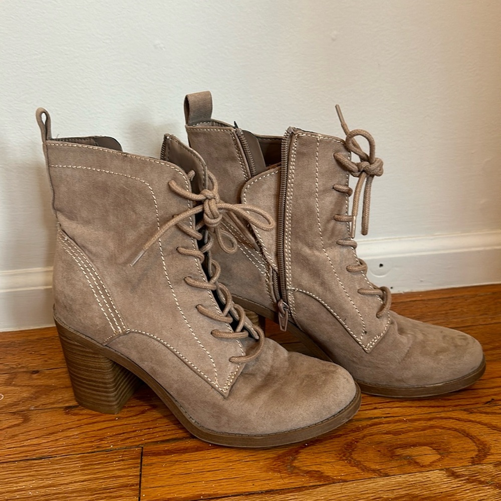 Size 8 women’s shoe